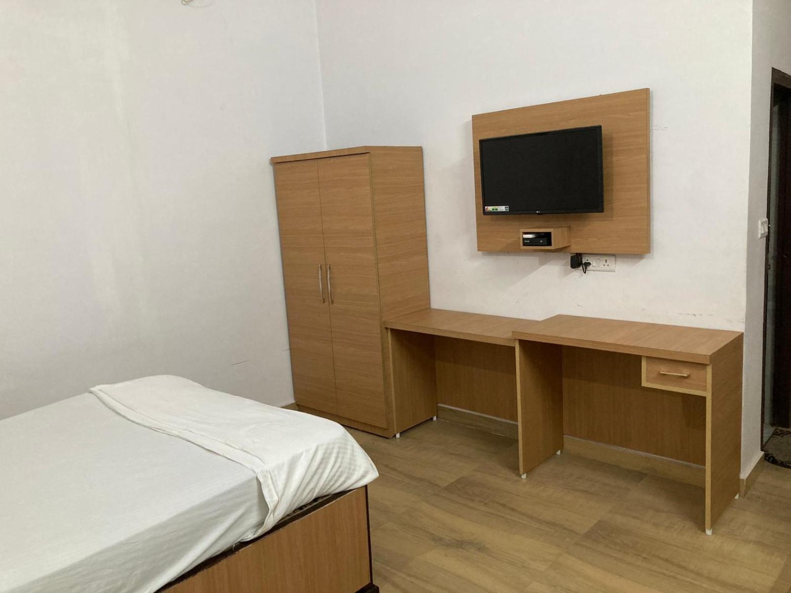 ホテル Jp International Naimisharanya 部屋 写真